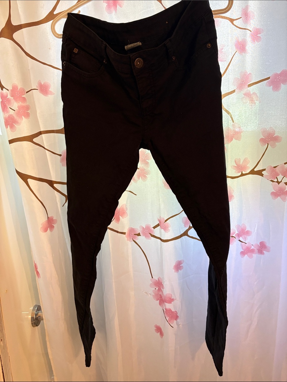 Women's Skinny Jeans in Black - Versatile Everyday Style